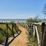 Appartamento Beachfront With A Big Terrace *