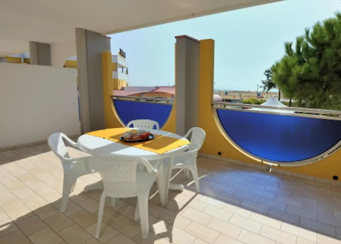 Apartman Beachfront With A Big Terrace