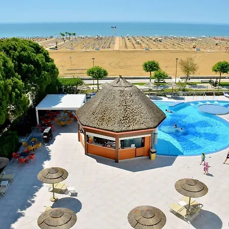 Family Flat With Pool For Six 아파트