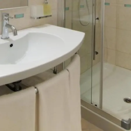 Family Flat With Pool For Six 비비오네