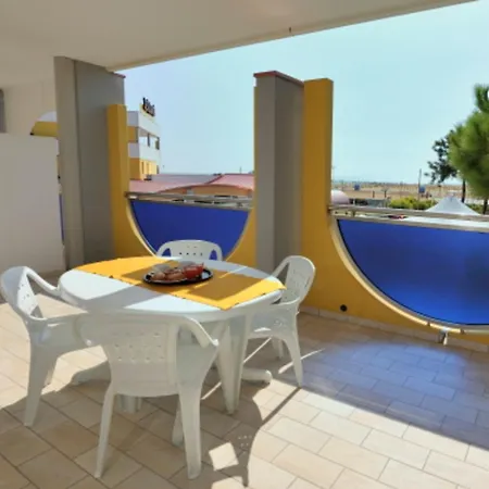 Family Flat With Pool For Six * 비비오네