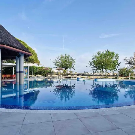 Family Flat With Pool For Six * 비비오네