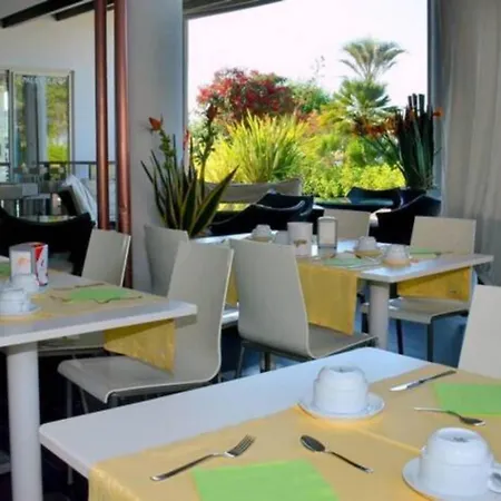 Family Flat With Pool For Six 아파트